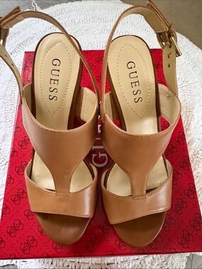 GUESS Cognac Leather T-Strap Platform Heels. GUC. Sz 5.5